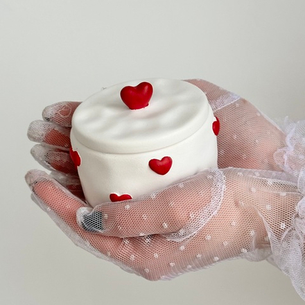 Свеча с красными сердцами