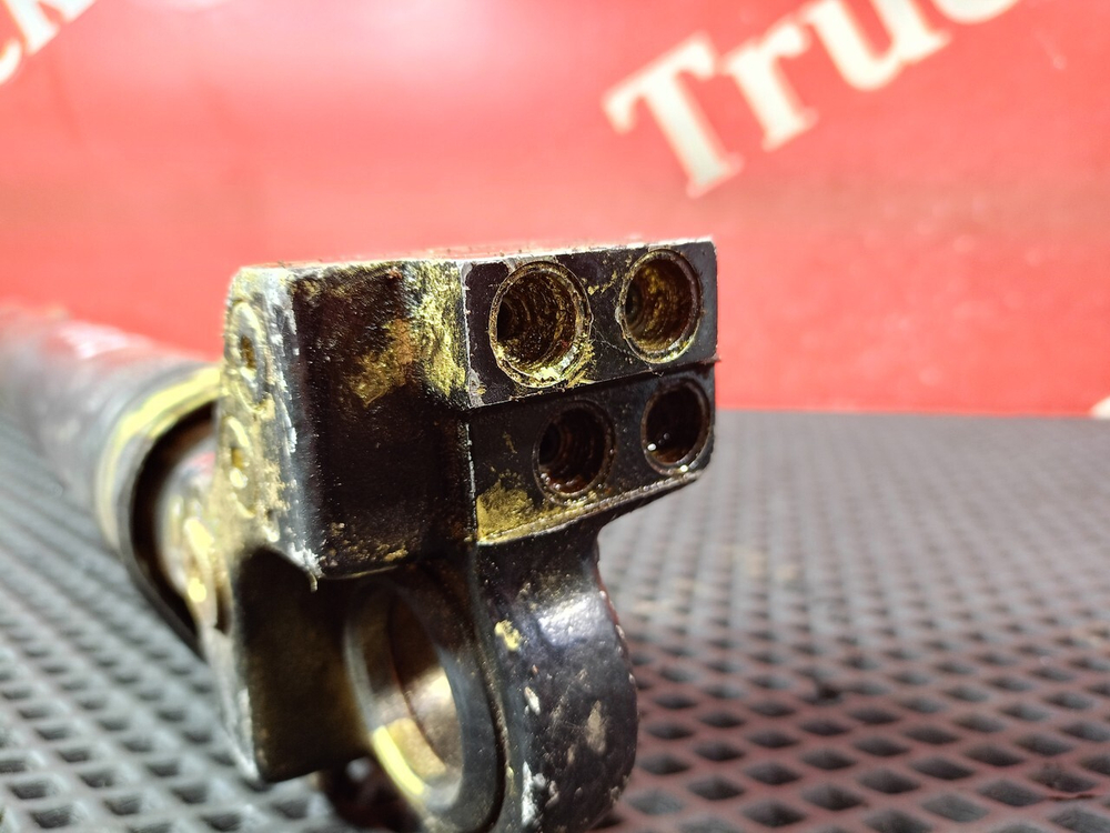 Цилиндр подъёма кабины левый