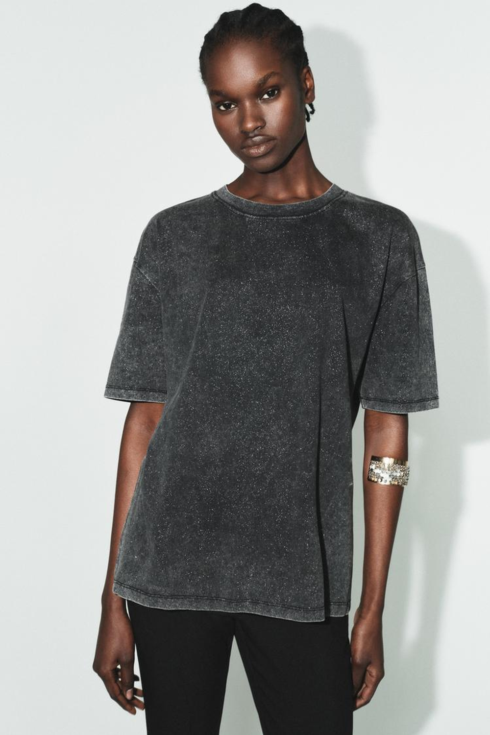 ZARA ФУТБОЛКА С ЭФФЕКТОМ ПОТЕРТОСТИ И БЛЕСТКАМИ, ЧЕРНЫЙ