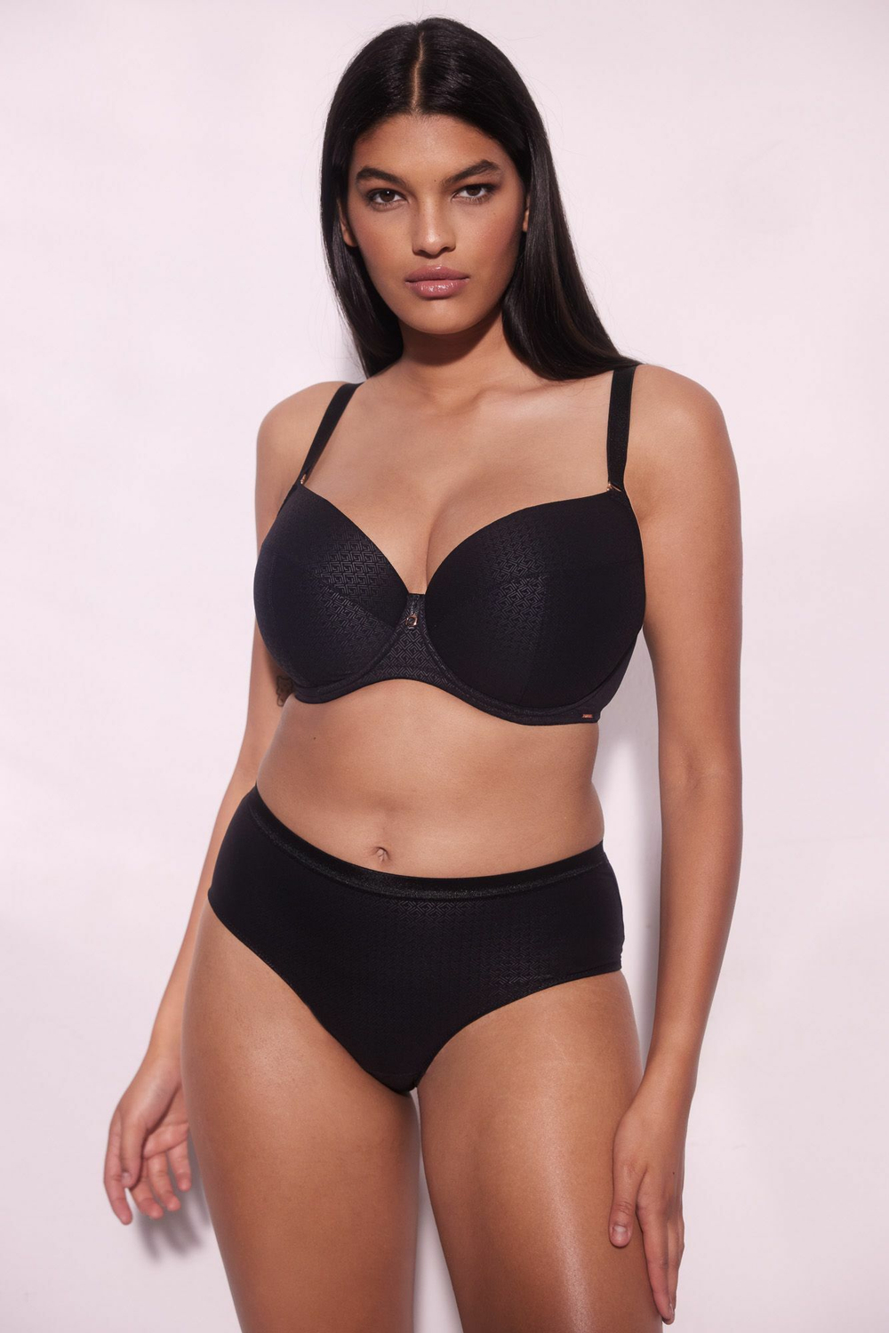 Черный бюстгальтер Diamante на косточках (Размер: 95D) (Цвет: черный)