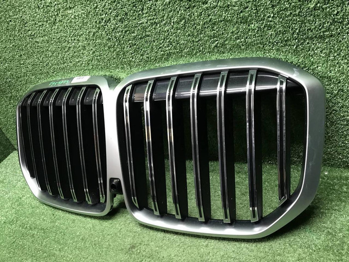 Решетка радиатора BMW X7 G07 (2022-н.в.)