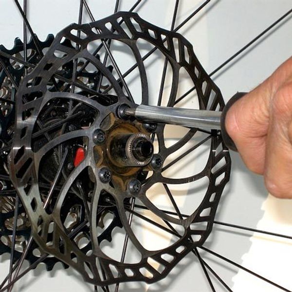 Съем/установка тормозного ротора