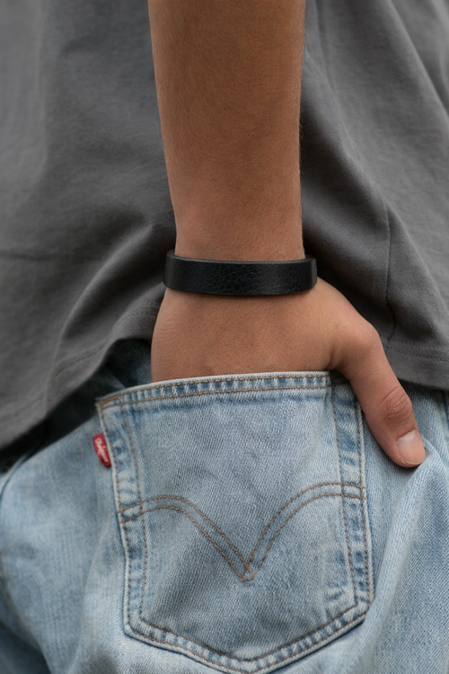 Мужской браслет черный