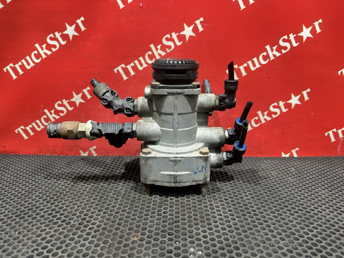 Кран управления тормозами прицепа