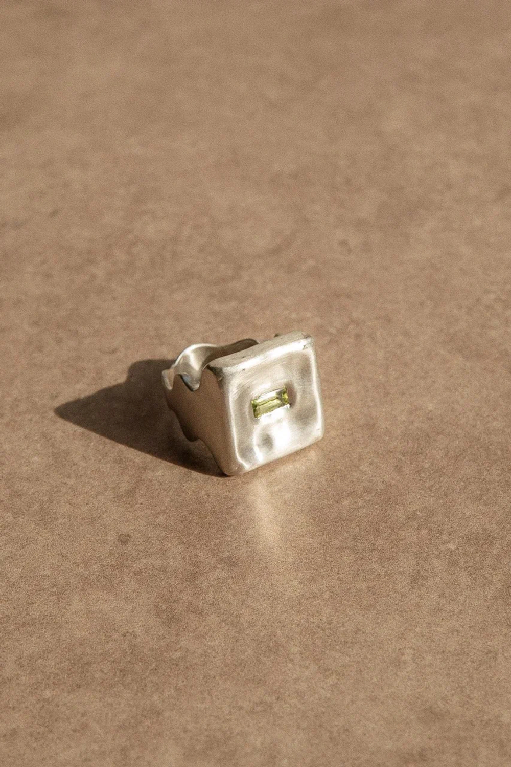 Кольцо Квадрат 2.0 с хризолитом