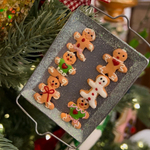 Сладости на подносе