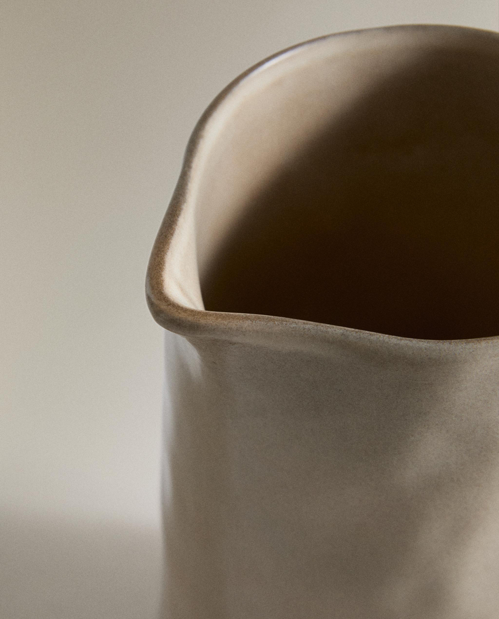 Zara Home кувшин из каменной керамики, цвет серый, 22 см