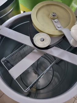 Медогонка 2 рамочная, кассеты неповоротные (оцинковка) М2-РМ СБТ