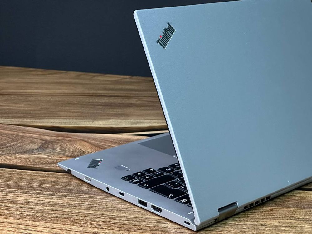 14" Ноутбук Lenovo ThinkPad Yoga X1 Gen 2 Oled Silver (2560x1440, Intel Core i7-7600U, RAM 16ГБ, SSD 512ГБ, Intel HD Graphics 620, Win 10 Pro)