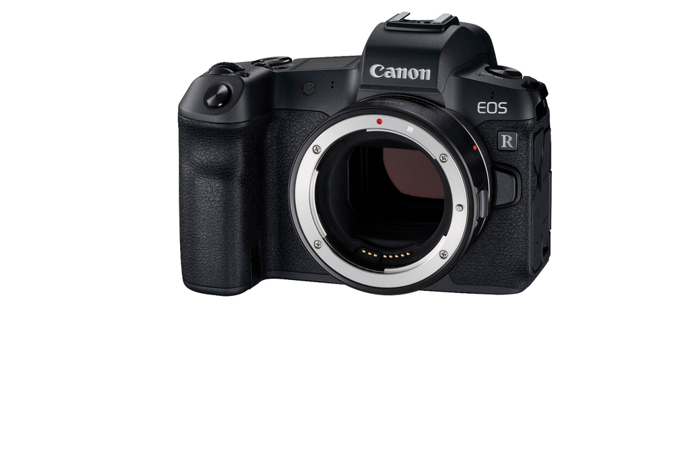 Беззеркальная камера Canon EOS R с адаптером крепления EF-EOS R