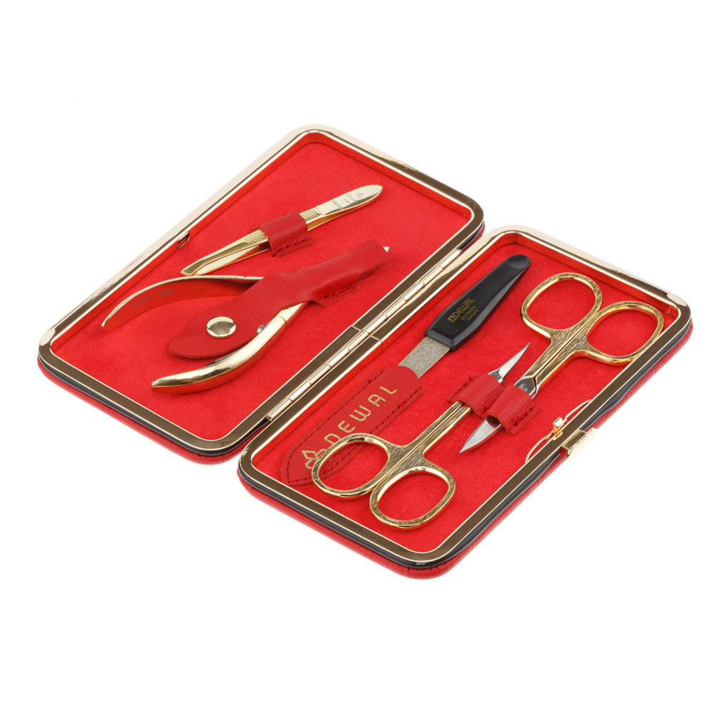 Фото маникюрный набор 5 предметов DEWAL 903RED Инструменты: ножницы для ногтей, ножницы для кутикулы, пилка металлическая 12,5 см, кусачки для кутикулы, пинцет скошенный. Футляр: натуральная кожа, цвет красный