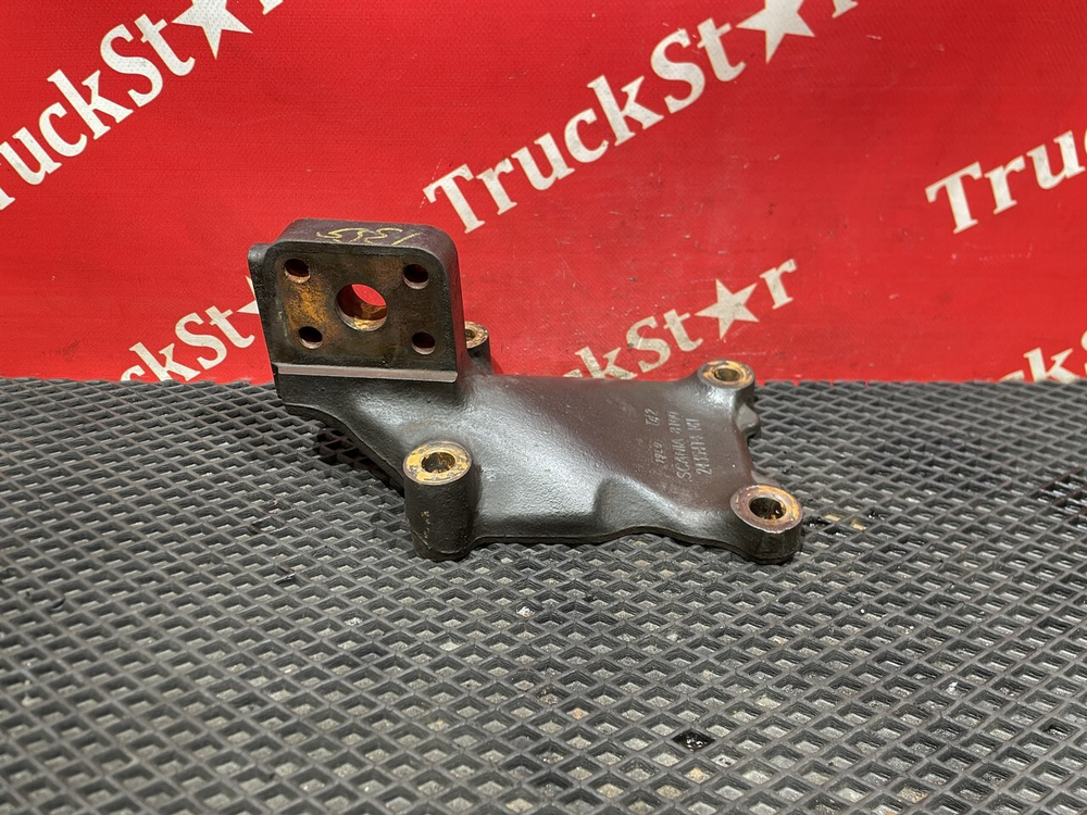 Кронштейн двигателя передний правый 2021г