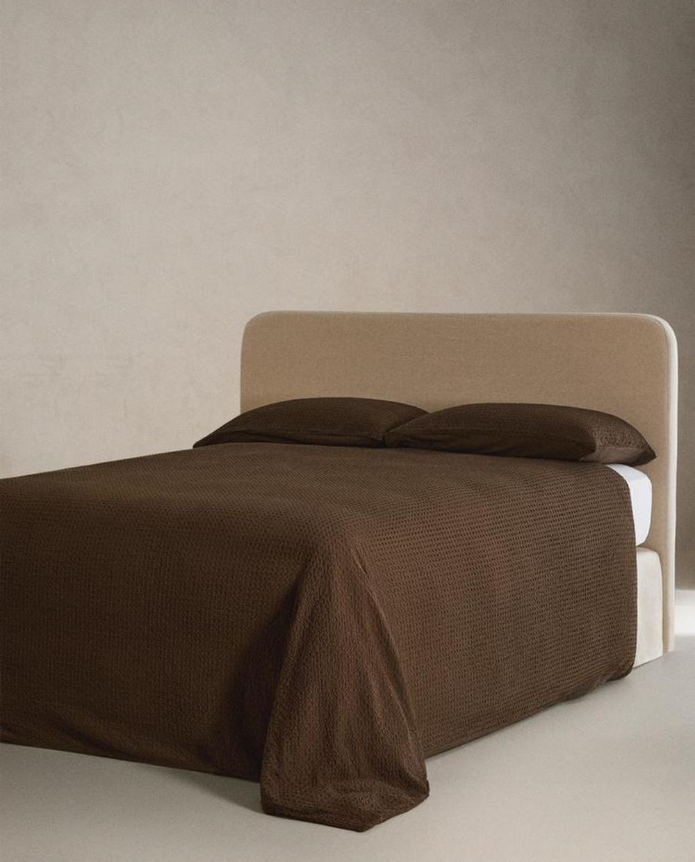 ZARA HOME ОДНОТОННЫЙ ПОДОДЕЯЛЬНИК (200 НИТЕЙ), КОРИЧНЕВЫЙ