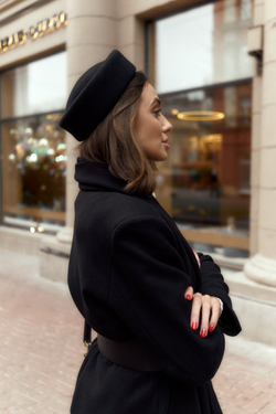 Пальто-пиджак с юбкой в черном цвете