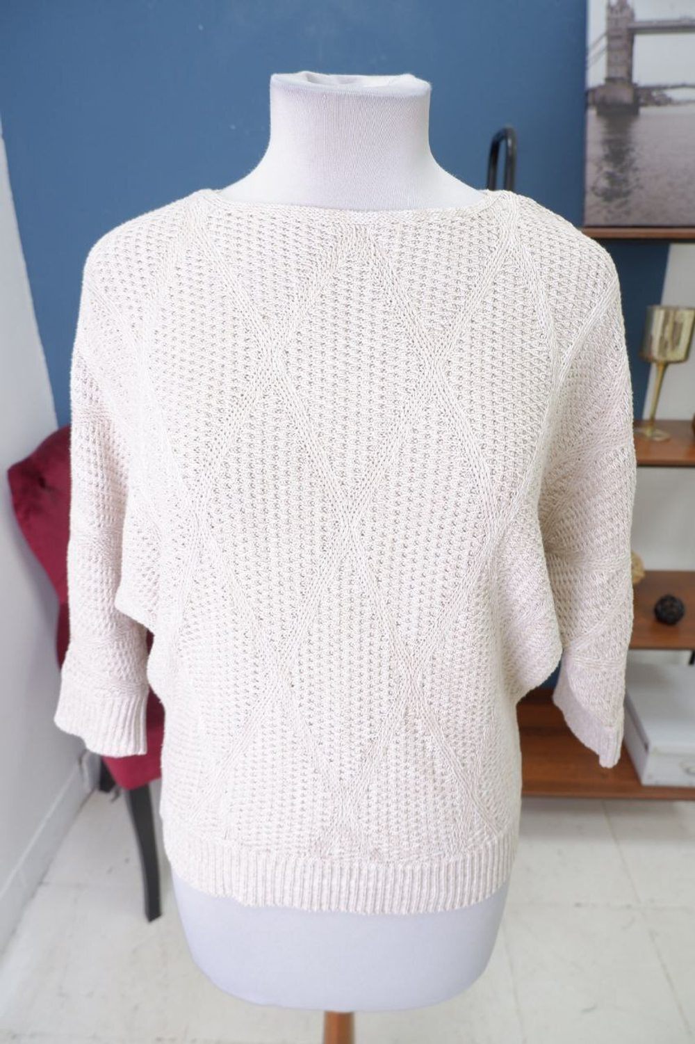 Свитер OSTIN светлый 42 размер