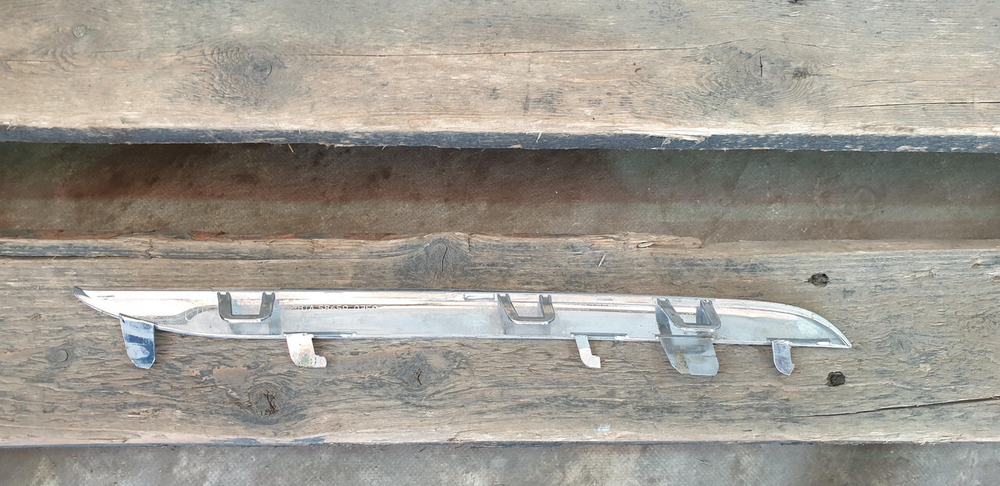 Молдинг решетки радиатора Mercedes C (W205) 14-18 Б/У Оригинал A2058880273