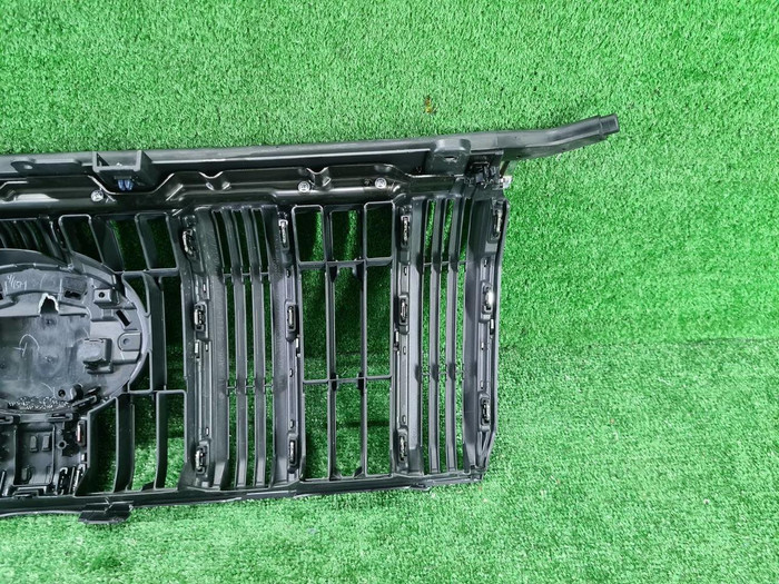 Решетка радиатора Toyota Land Cruiser Prado 150 (2017-н.в.)