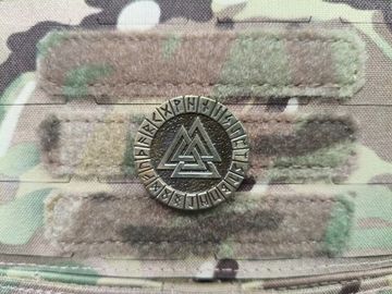Патч на одежду "Валькнут" золото, металл