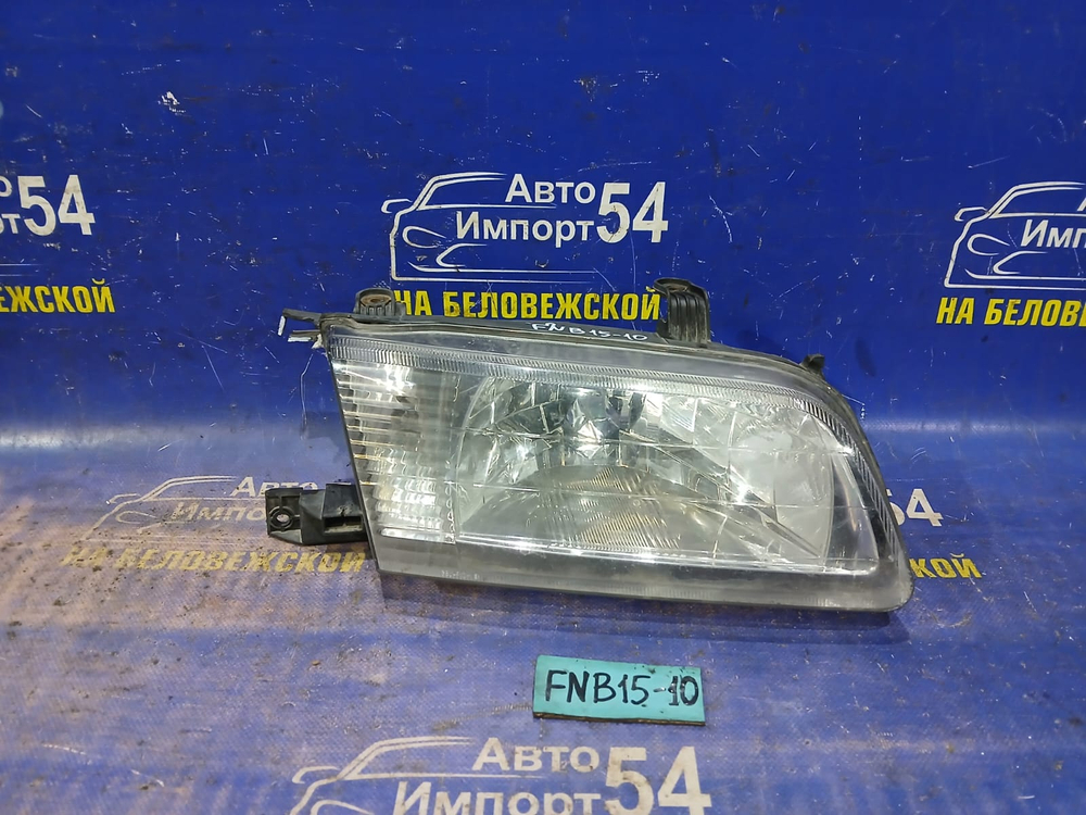 Фара передняя правая NISSAN SUNNY 2000