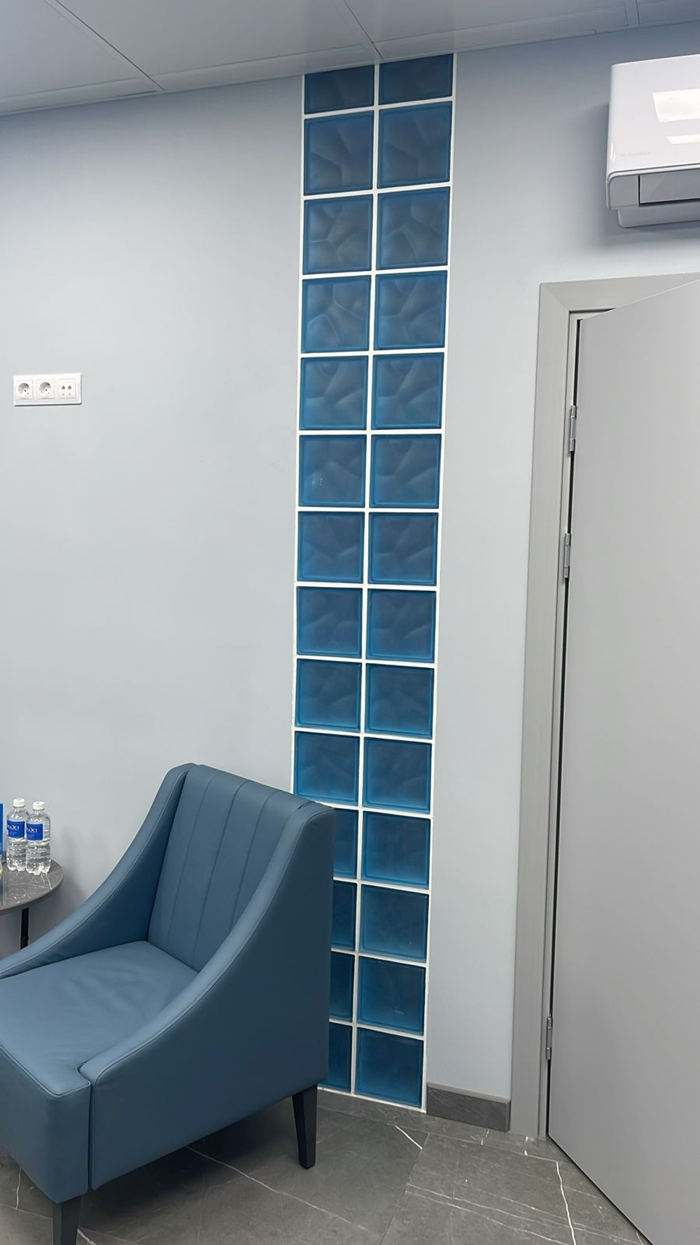 Стеклоблок волна голубой матовый окраска в массе Vitrablok 19x19x8