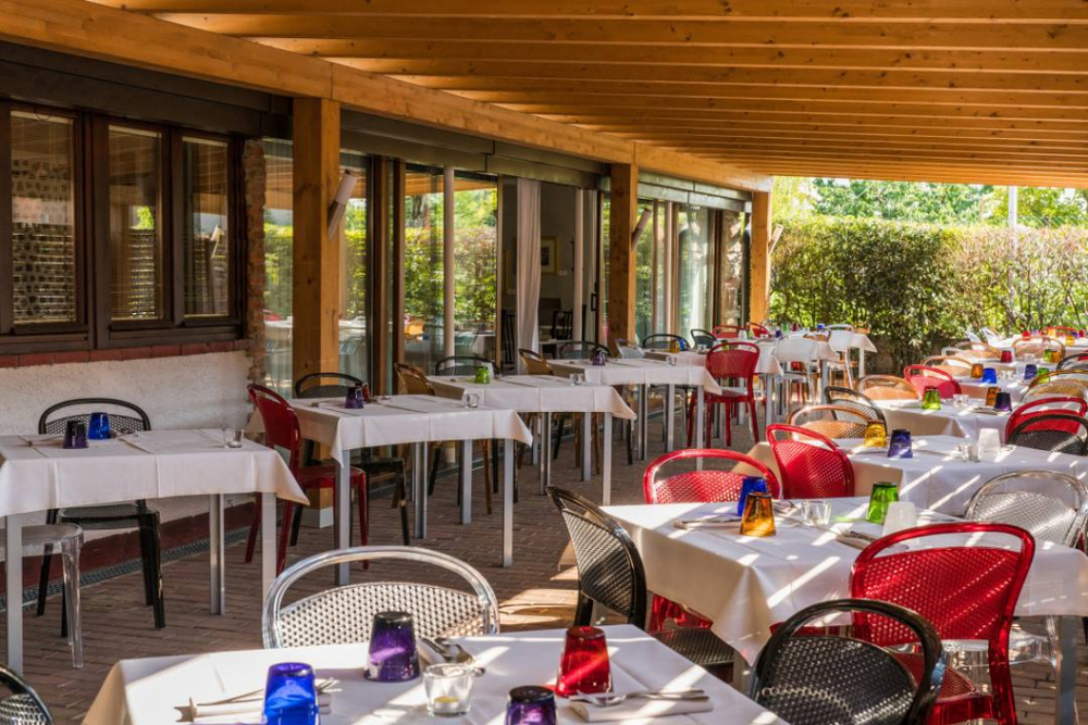 Стул прозрачный Siesta Contract Bee, красный