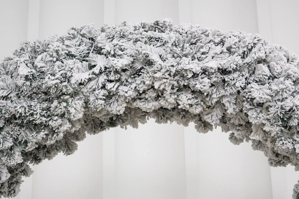 Хвойная арка Карельская 240*160 см. заснеженная, ПВХ, ЕлкиТорг (28010)