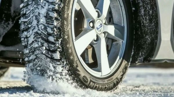 Водители Санкт-Петербурга отмечают сильный рост и разброс цен на сезонный шиномонтаж