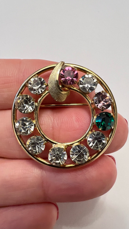 Брошь веночек с кристаллами