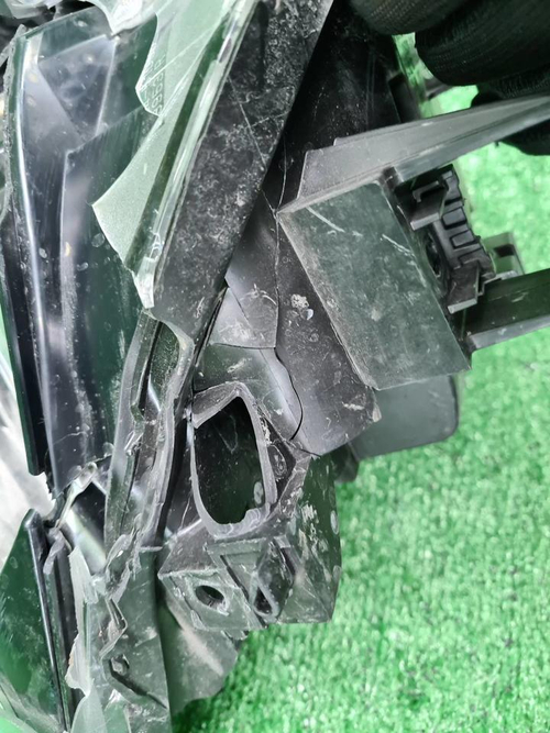 Битая Фара правая Mazda CX-5 2 (2017-2021) LED
