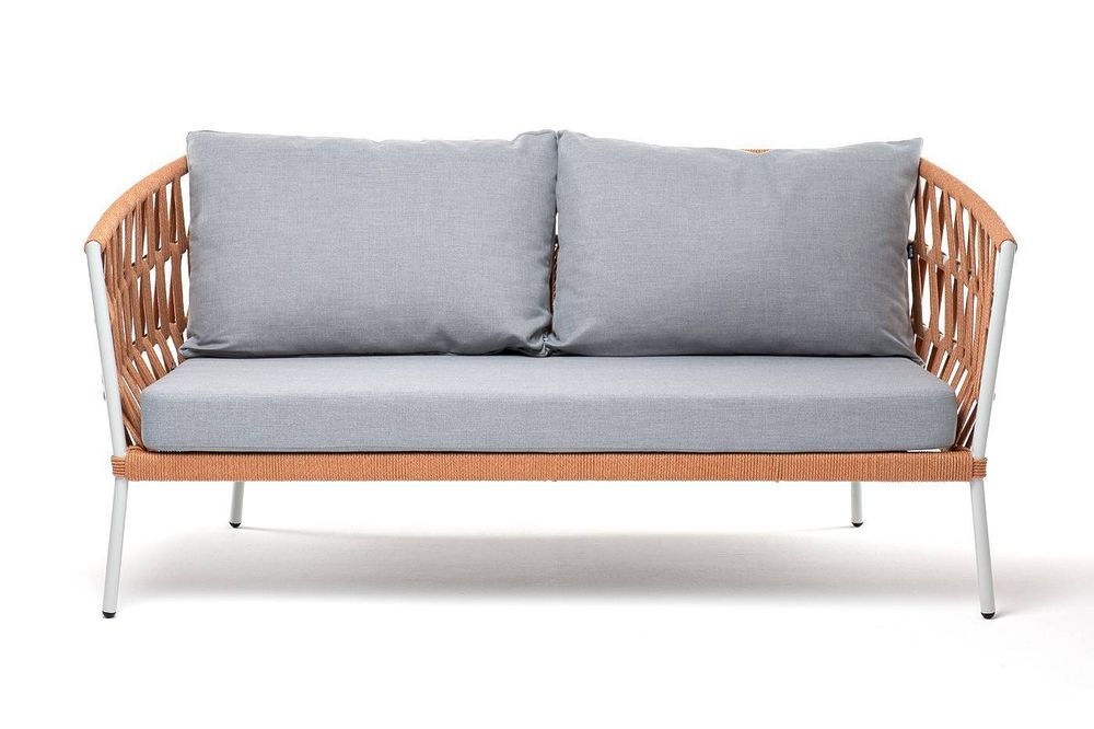 "Диего" диван 2-местный плетеный из роупа, каркас алюминий светло-серый (RAL7035) муар, роуп оранжевый меланж круглый, ткань светло-серая