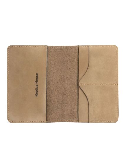 Фото обложка для паспорта в виде карты из нубука светло-коричневого цвета, внутренний разворот без наполнения.