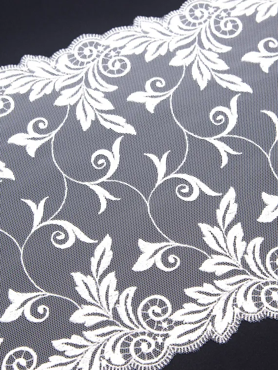 05-39 Вышивка на неэл. сетке 22 см, айвори 004