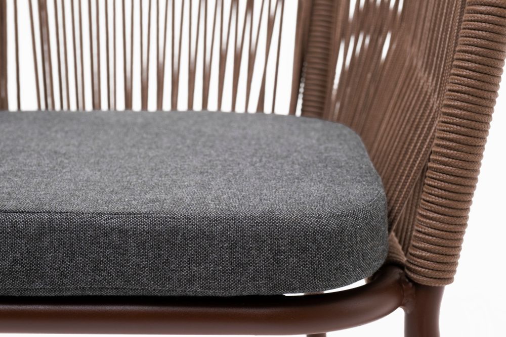 "Марсель" стул плетеный из роупа, каркас алюминий коричневый (RAL8016) муар, роуп коричневый круглый, ткань темно-серая 027