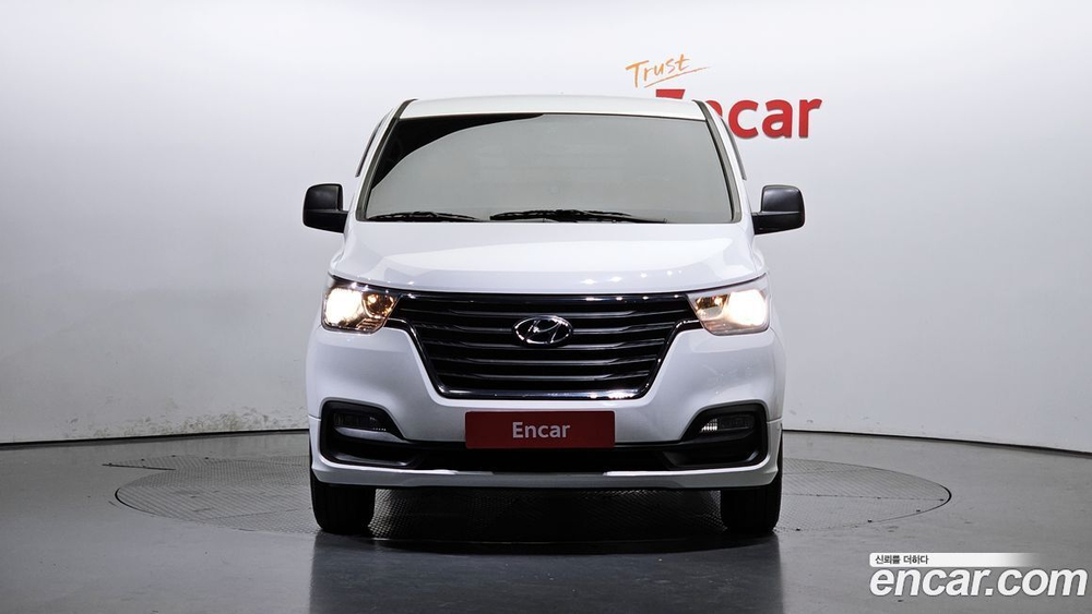 Hyundai The New Grand Starex Van 3-х местный (10.2020)