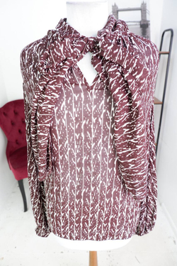 Блузка приятного оттенка, маркировка S, визуально на 44 размер