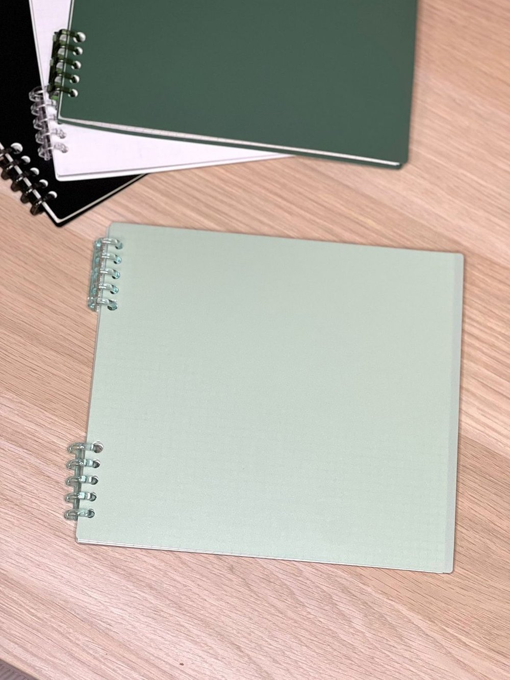 Блокнот квадратный в клетку 60л 195х210 мм св.зеленый (8808-012)