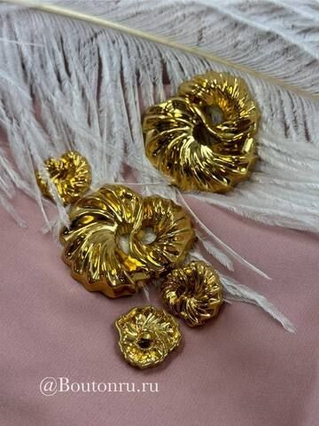 Пуговицы золотистые рельефные неровной формы