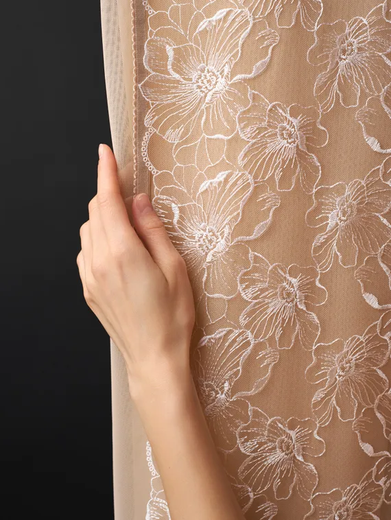 05-172 Вышивка на неэл. сетке 25 см, телесный/айвори 004