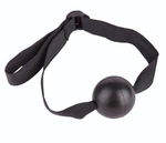 Черный кляп-шар на ремешках с пряжками (Цвет: черный)