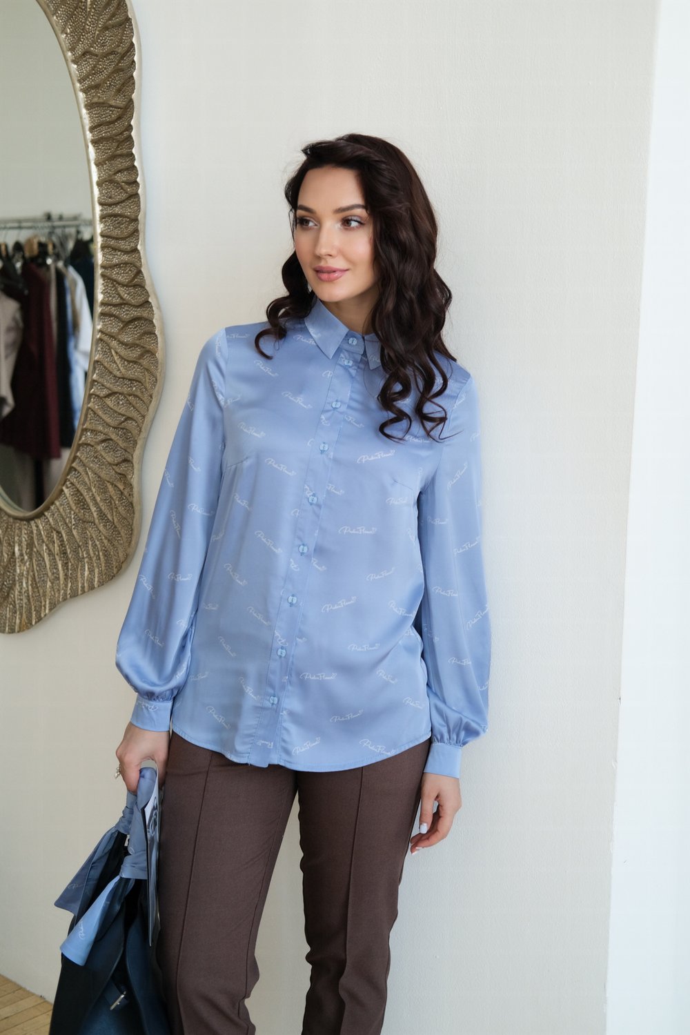 Рубашка голубая шелковая с галстуком