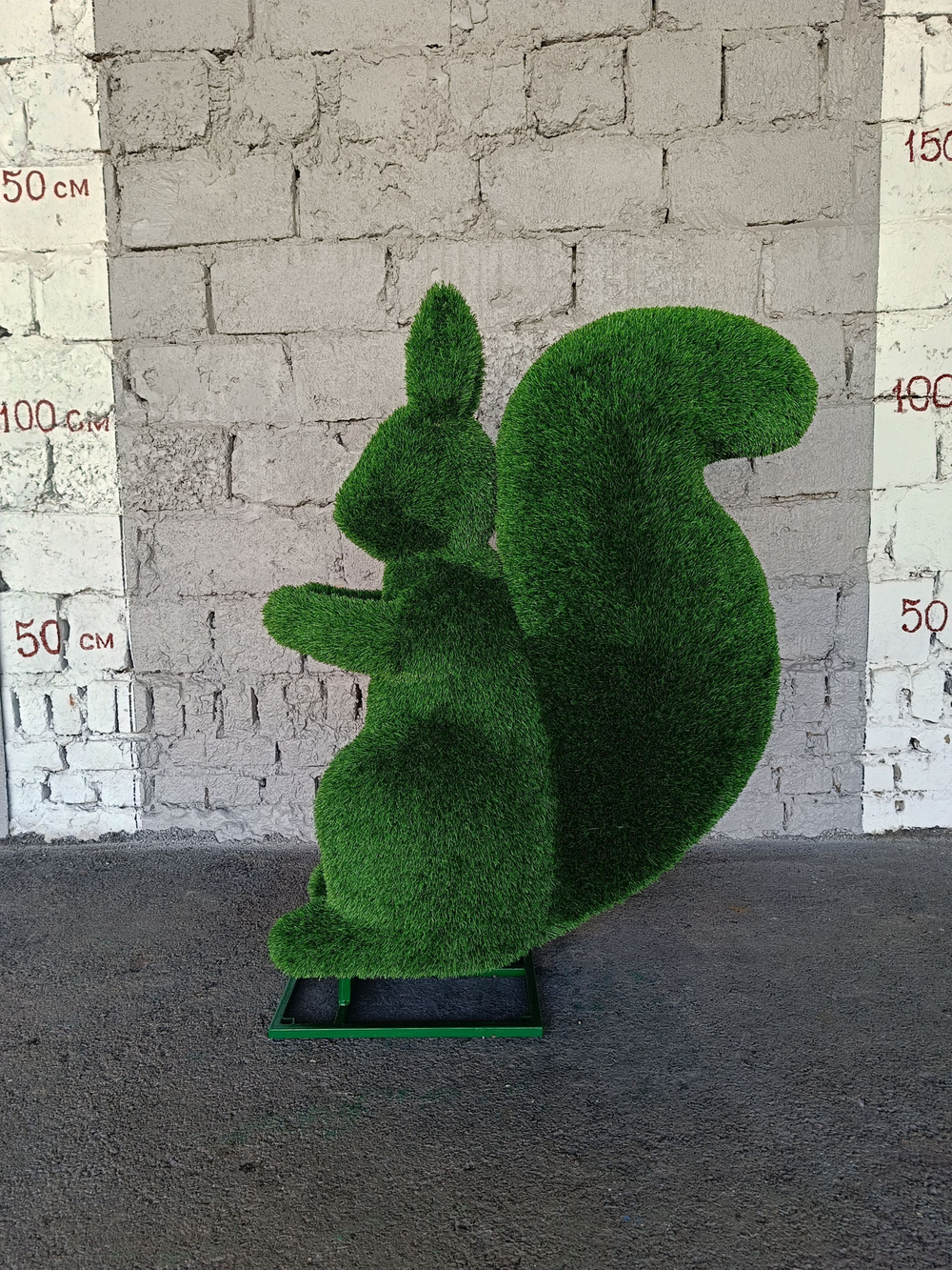 Белочка на 2х лапах