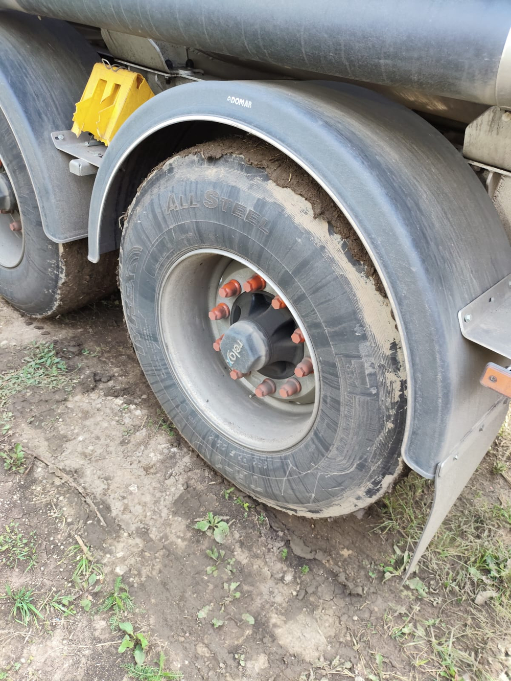 FoxTank 8777 Полуприцеп цистерна 877721 (светлые нефтепродукты)