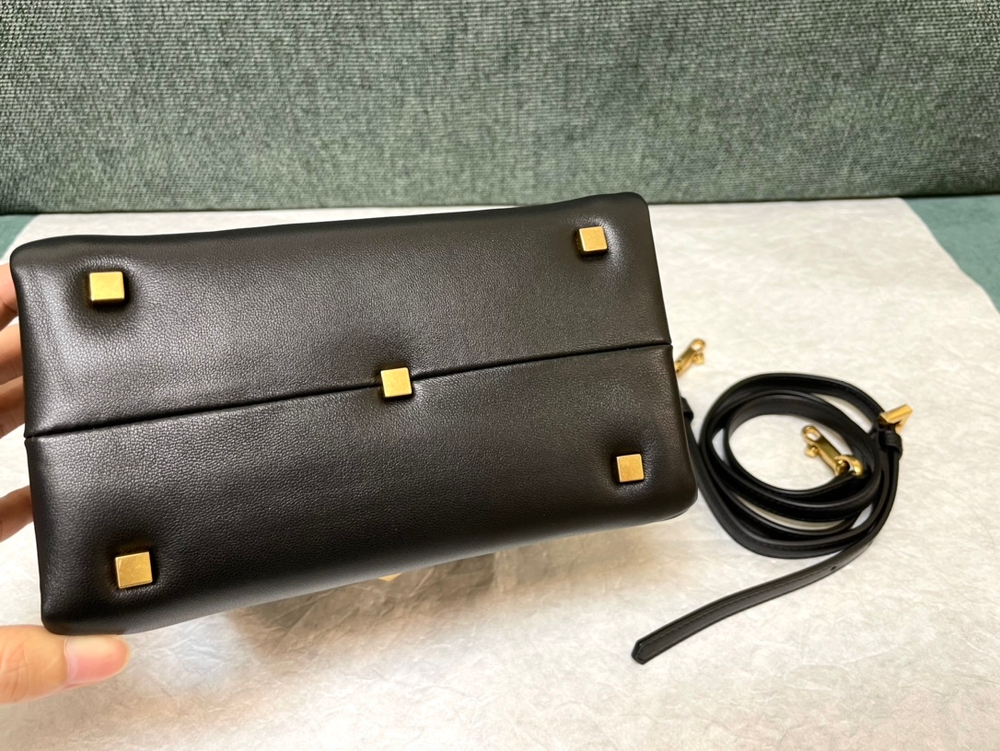 Valentino One Stud Bag 18 cm