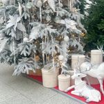 Заснеженная елка с гирляндой «Престиж» (Литая хвоя) 230 см / 2,3 м