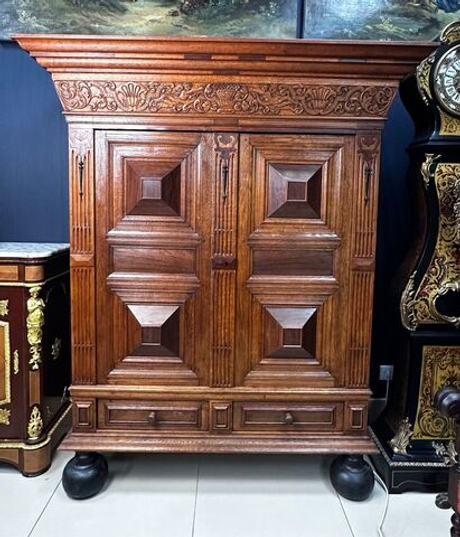 Винтаж: Кабинетный винтажный шкаф