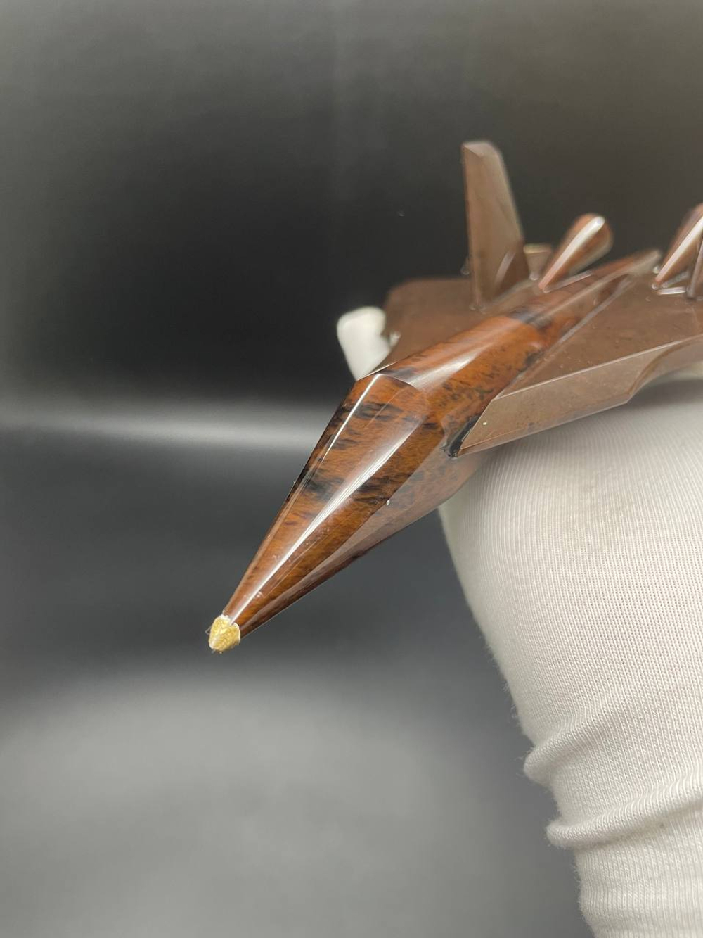 Истребитель из обсидиана в подарочной коробке