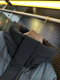 Пуховик Moncler