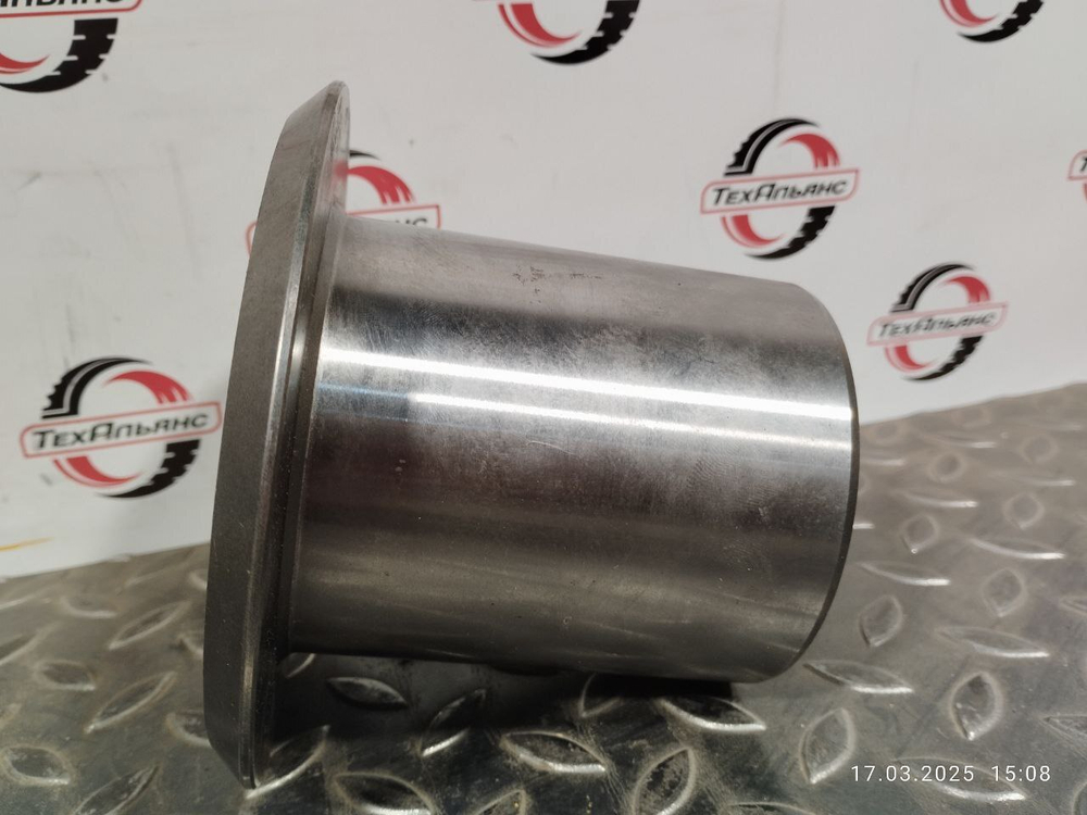 Втулка 61EM-20611