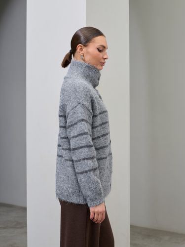 Серый шерстяной кардиган в полоску