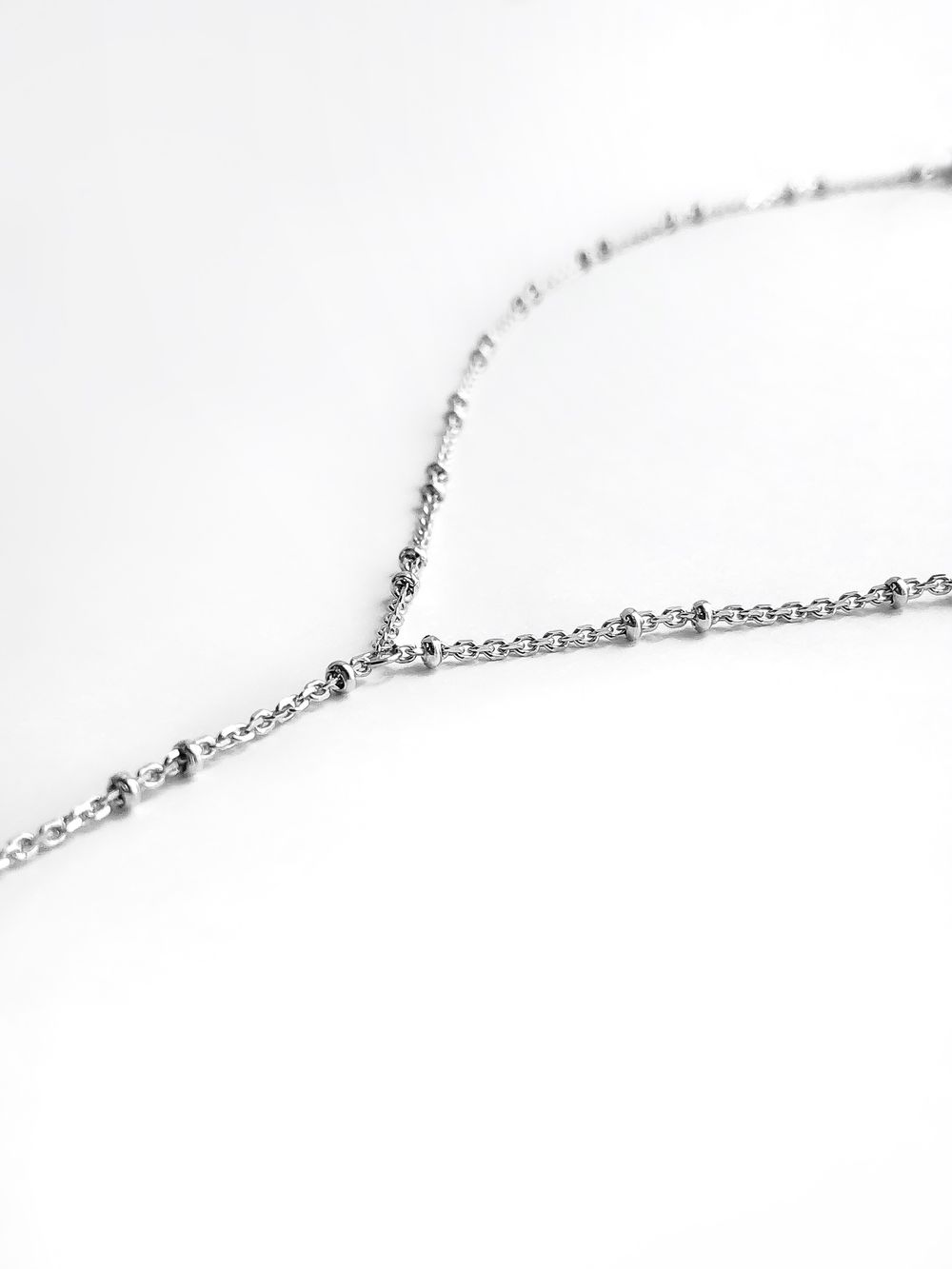 Колье-галстук с двойными шариками